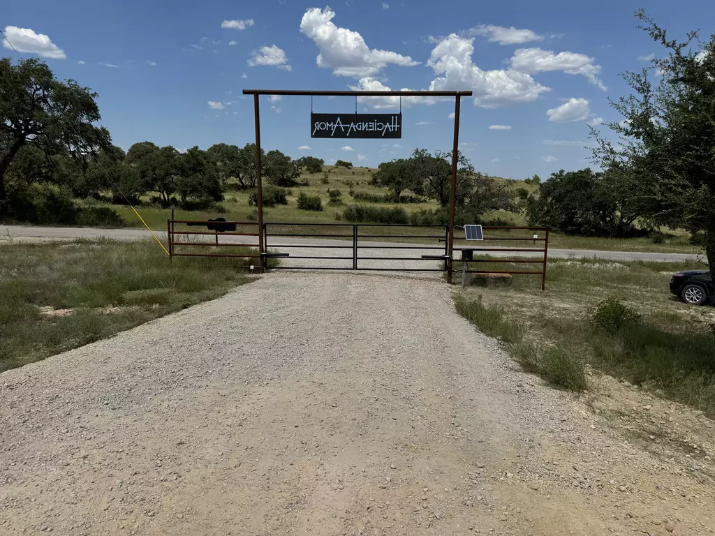 Custom metal gate with Hadienda Amor metal sign a